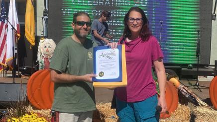 Assemblymember Friedman presents certificate for Glendale's Annual Fall Festival