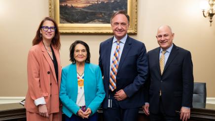 Group photo of Assemblymember Laura Friedman, Dolores Huerta, Assemblymember Rick Chavez Zbur, and Scott Faber-Vice President of Government Relations at Environmental Working Group