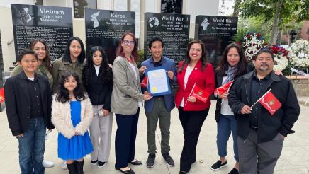 Group shot of Glendale Memorial Day attendees